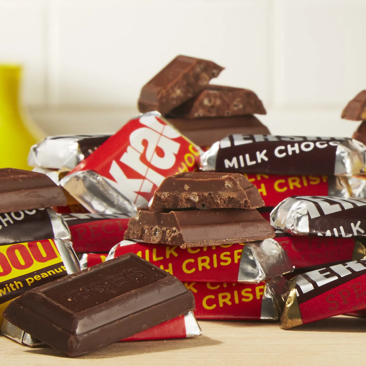 40 Oz Miniatures Assortment Chocolate Candy R7653