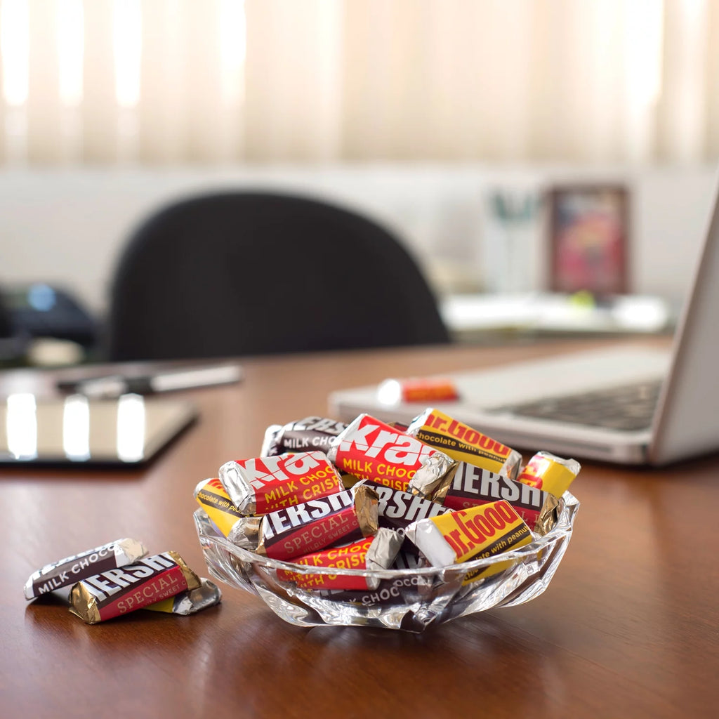 40 Oz Miniatures Assortment Chocolate Candy R7653