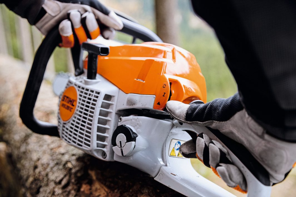 GASOLINE CHAINSAW W60711