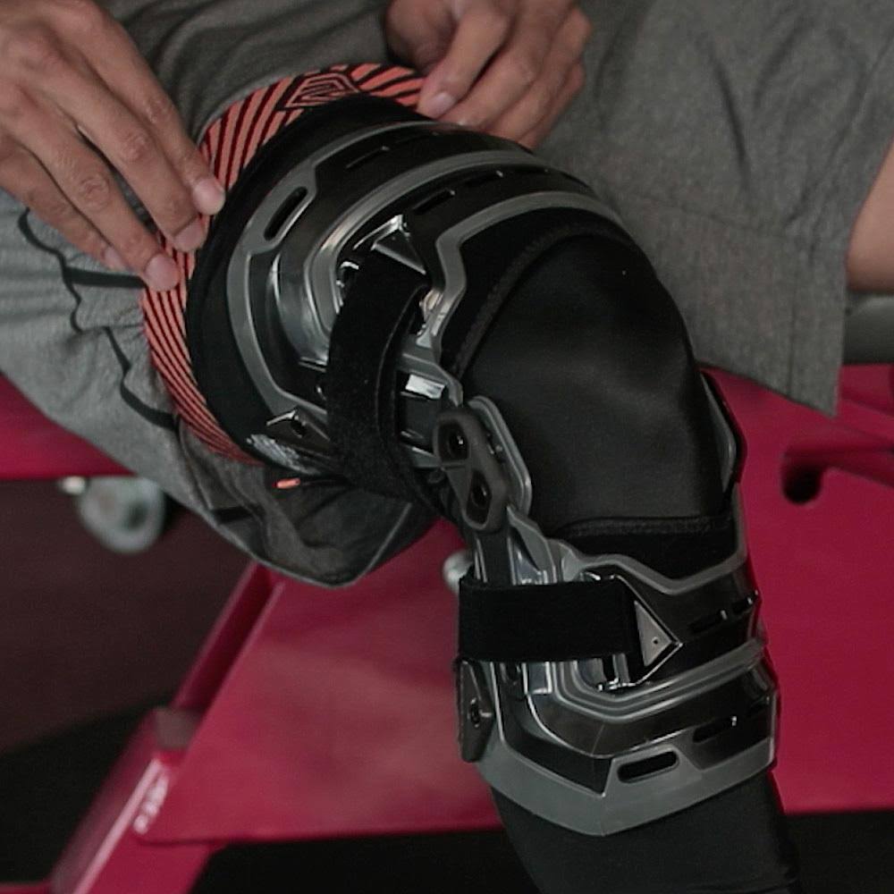Black Left Large Knee Brace D139517